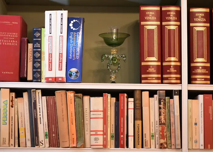 Soderini Splendor: First Floor Palazzo Charm At Castello Square Venezia