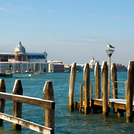 Soderini Splendor: First Floor Palazzo Charm At Castello Square