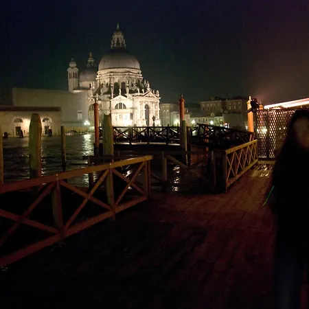 Apartamento Soderini Splendor: First Floor Palazzo Charm At Castello Square Veneza