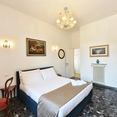 Soderini Splendor: First Floor Palazzo Charm At Castello Square Venecia