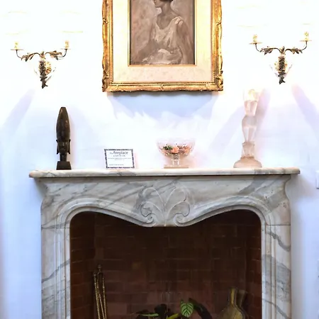 Soderini Splendor: First Floor Palazzo Charm At Castello Square Apartment *