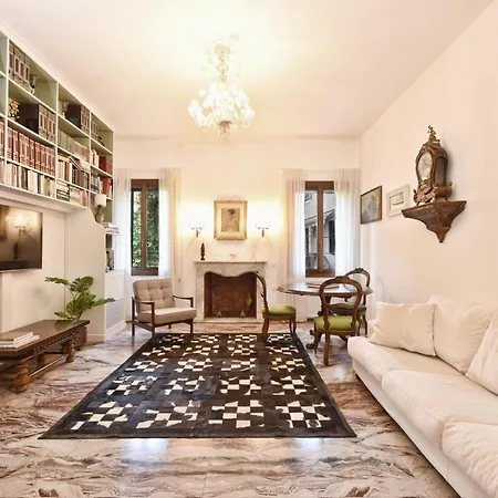 Apartamento Soderini Splendor: First Floor Palazzo Charm At Castello Square