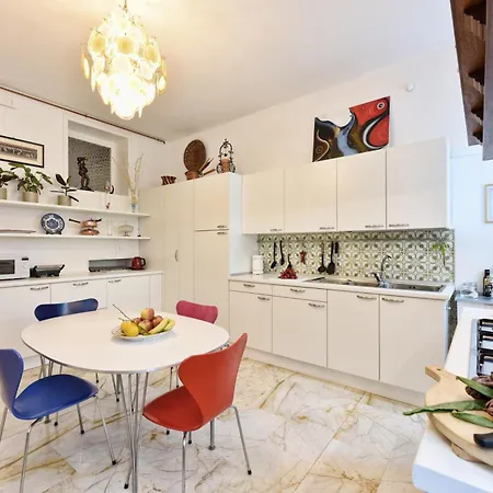 Apartment Soderini Splendor: First Floor Palazzo Charm At Castello Square