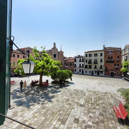 Soderini Splendor: First Floor Palazzo Charm At Castello Square *