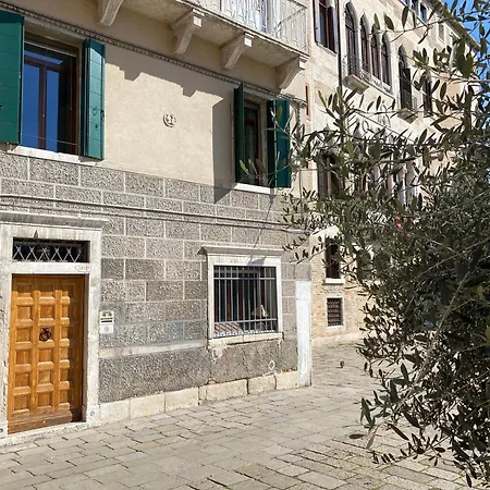 Apartamento Soderini Splendor: First Floor Palazzo Charm At Castello Square Veneza