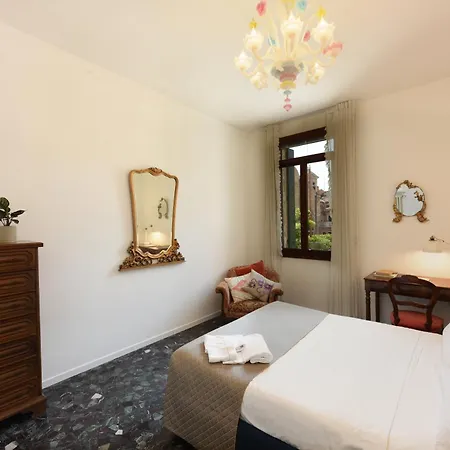 Appartement Soderini Splendor: First Floor Palazzo Charm At Castello Square *