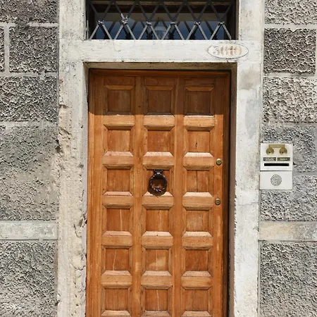 Soderini Splendor: First Floor Palazzo Charm At Castello Square