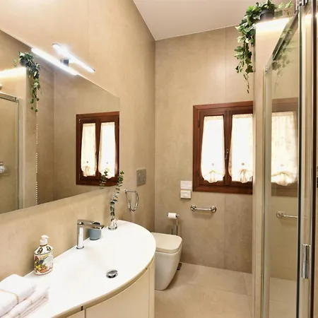 Soderini Splendor: First Floor Palazzo Charm At Castello Square Appartement *